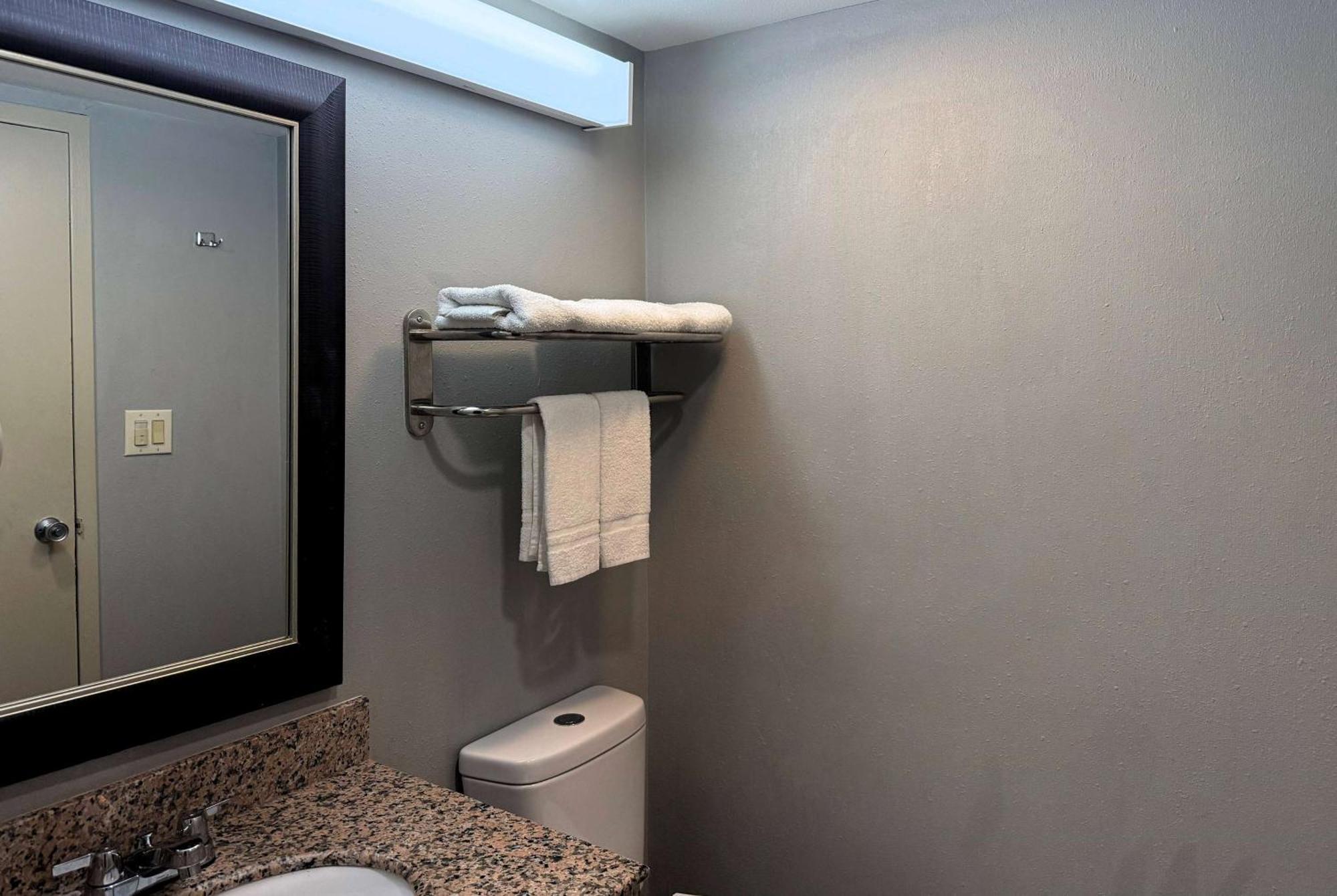 Travelodge By Wyndham Bloomington Exteriér fotografie