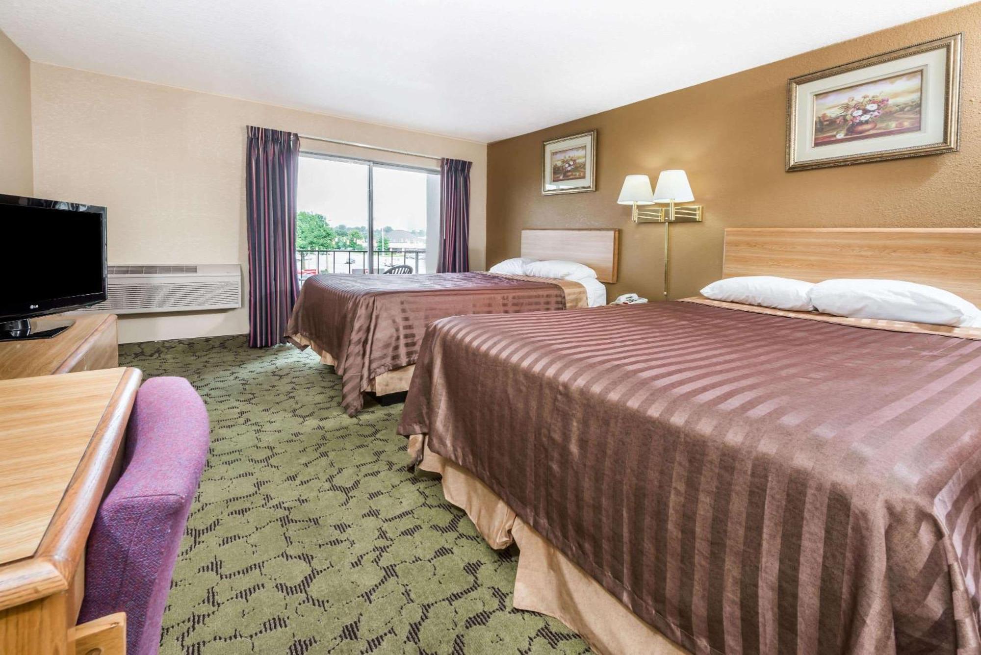 Travelodge By Wyndham Bloomington Exteriér fotografie